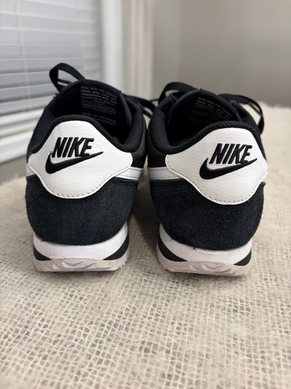 NIKE  Classic Cortez Black and white retro Womans size 8  D 72795-001 - Picture 4 of 11